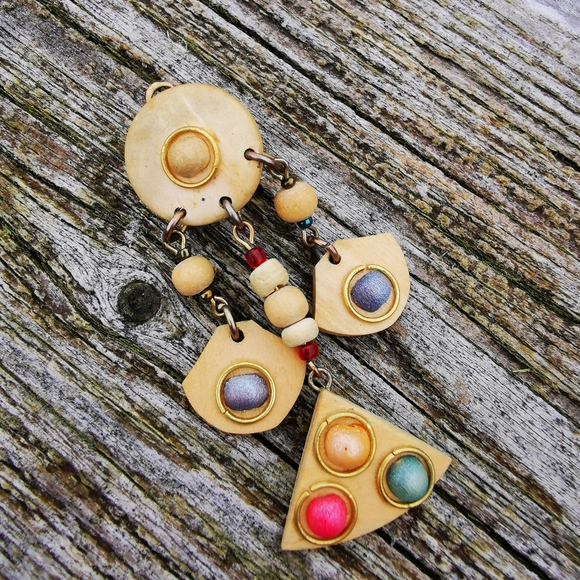 Vintage Wooden Clip On Earrings - Picture 4 of 9